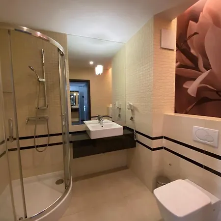 Prywatny Salon Z Aneksem Kuchennym I Sypialnia W Diva דירה