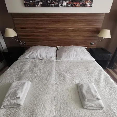 Prywatny Salon Z Aneksem Kuchennym I Sypialnia W Diva דירה קולובז'ג